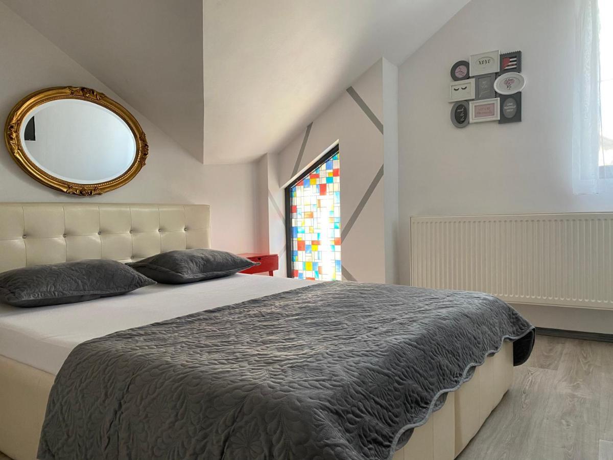 The Vintage - Wonderful Apartment In Best Location Craiova Exteriör bild