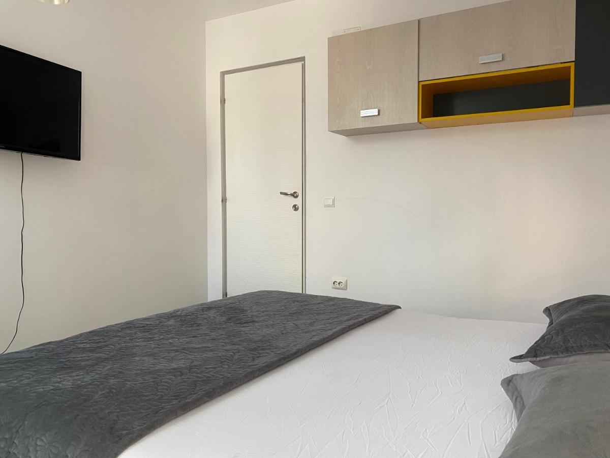 The Vintage - Wonderful Apartment In Best Location Craiova Exteriör bild
