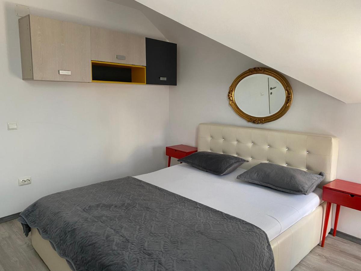 The Vintage - Wonderful Apartment In Best Location Craiova Exteriör bild