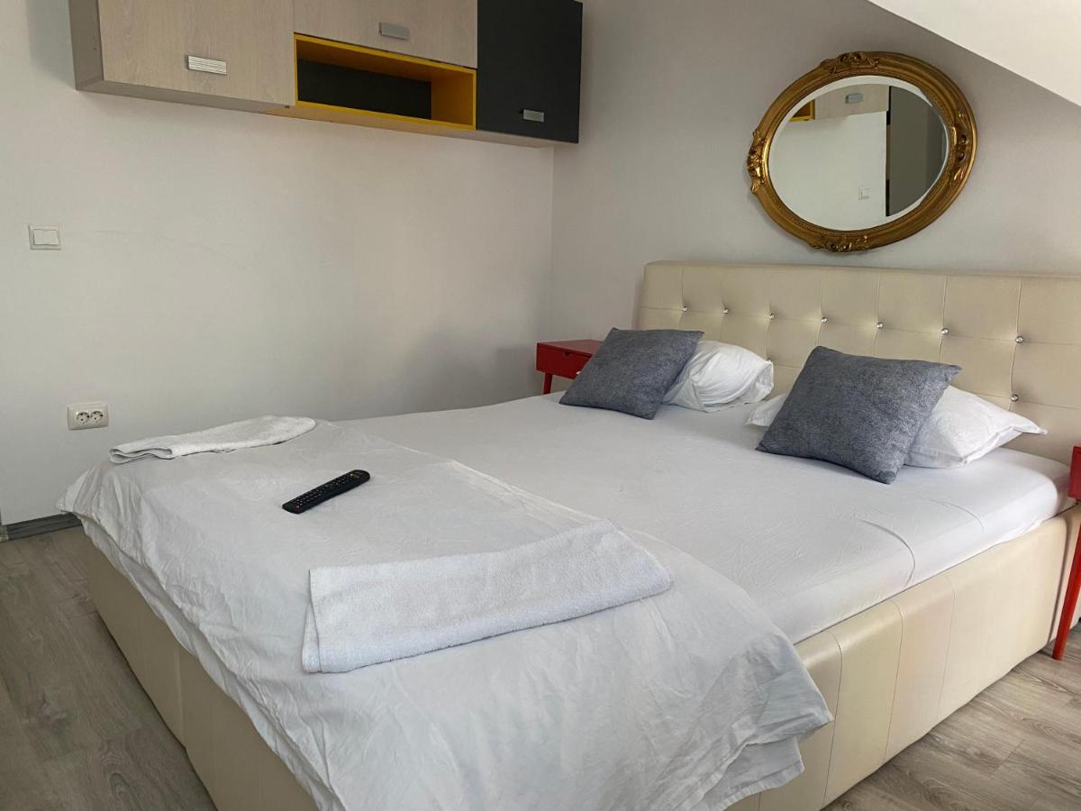 The Vintage - Wonderful Apartment In Best Location Craiova Exteriör bild