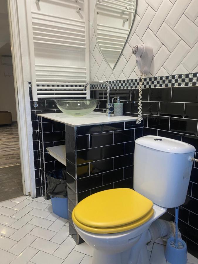 The Vintage - Wonderful Apartment In Best Location Craiova Exteriör bild