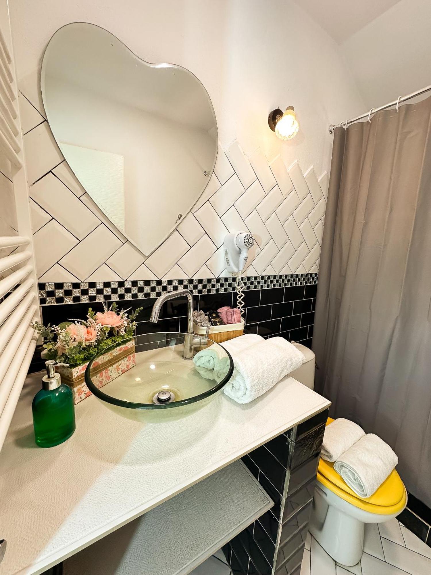 The Vintage - Wonderful Apartment In Best Location Craiova Exteriör bild