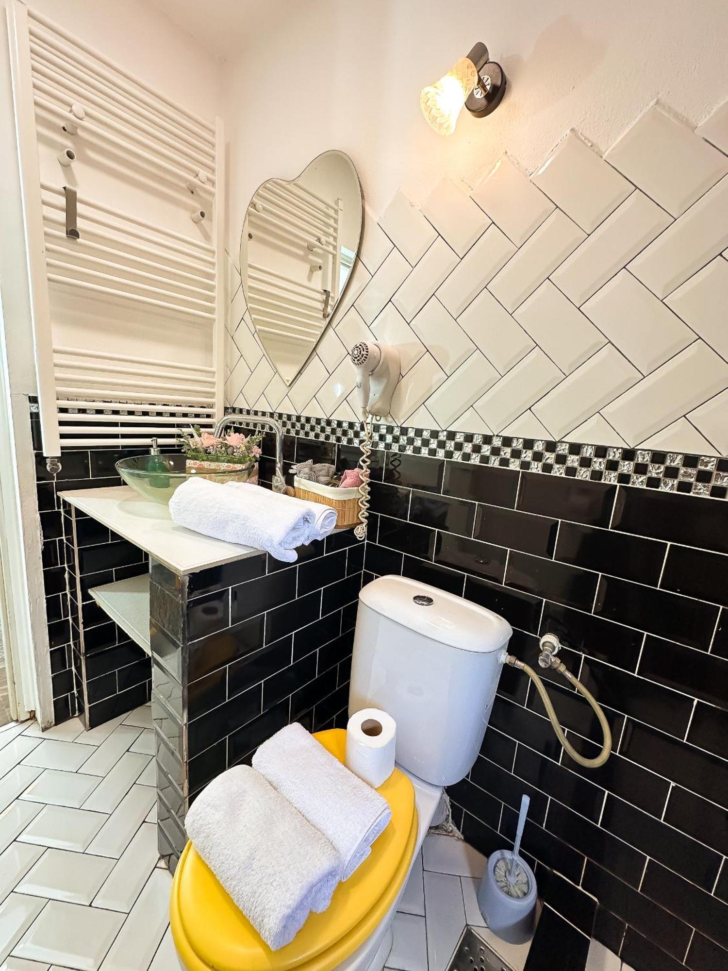 The Vintage - Wonderful Apartment In Best Location Craiova Exteriör bild