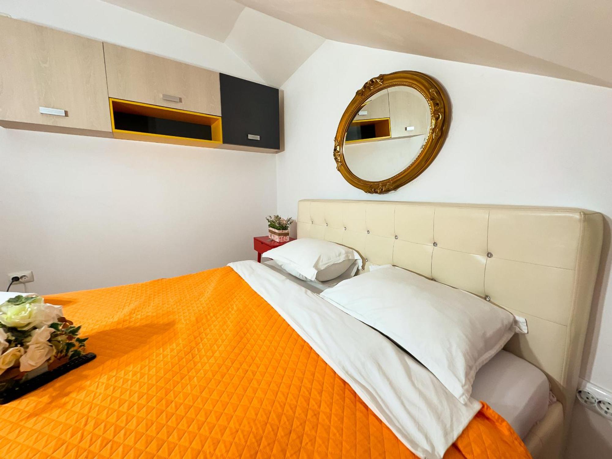 The Vintage - Wonderful Apartment In Best Location Craiova Exteriör bild