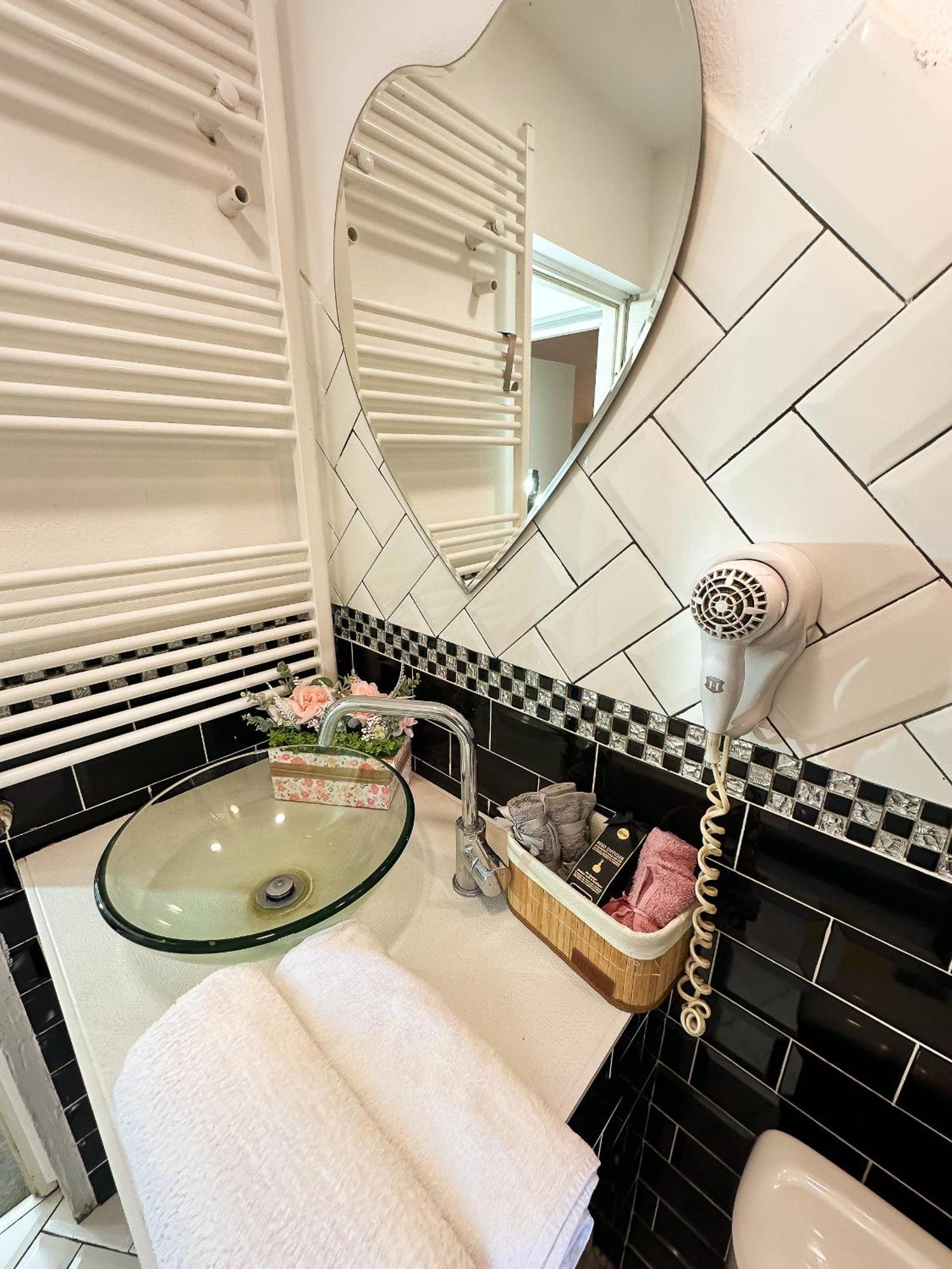 The Vintage - Wonderful Apartment In Best Location Craiova Exteriör bild